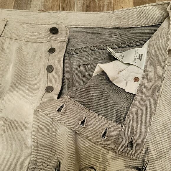 Levis Mens 501 Straight Leg Jeans 42x30 Gray Black Button Fly Distressed - Picture 5 of 7